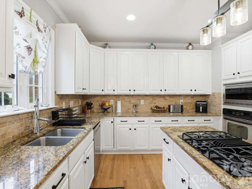 3304 Taviston Drive, Waxhaw, NC 28173.  MLS# CAR4335355, YatesRealty ID 8333. 