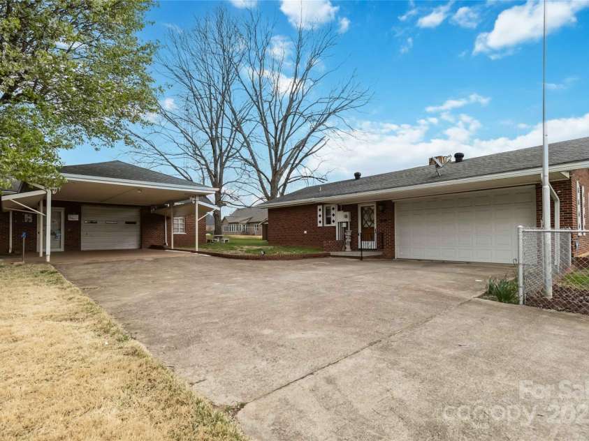 5643 Twinkle Drive, Concord, NC 28025.  MLS# CAR4234733, YatesRealty ID 8334. 