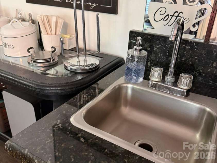 6116 Corkstone Drive, Mint Hill, NC 28227.  MLS# CAR4343873, YatesRealty ID 8334. Expresso Sink