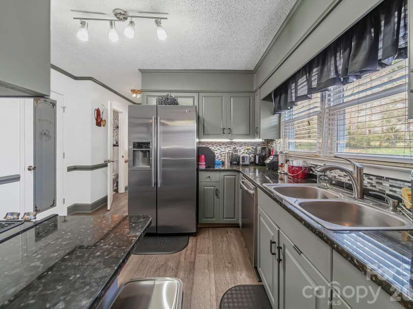 6116 Corkstone Drive, Mint Hill, NC 28227.  MLS# CAR4343873, YatesRealty ID 8334. Galley Style Kitchen