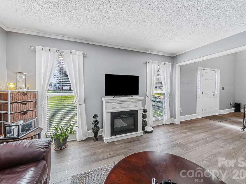 6116 Corkstone Drive, Mint Hill, NC 28227.  MLS# CAR4343873, YatesRealty ID 8334. Living Room