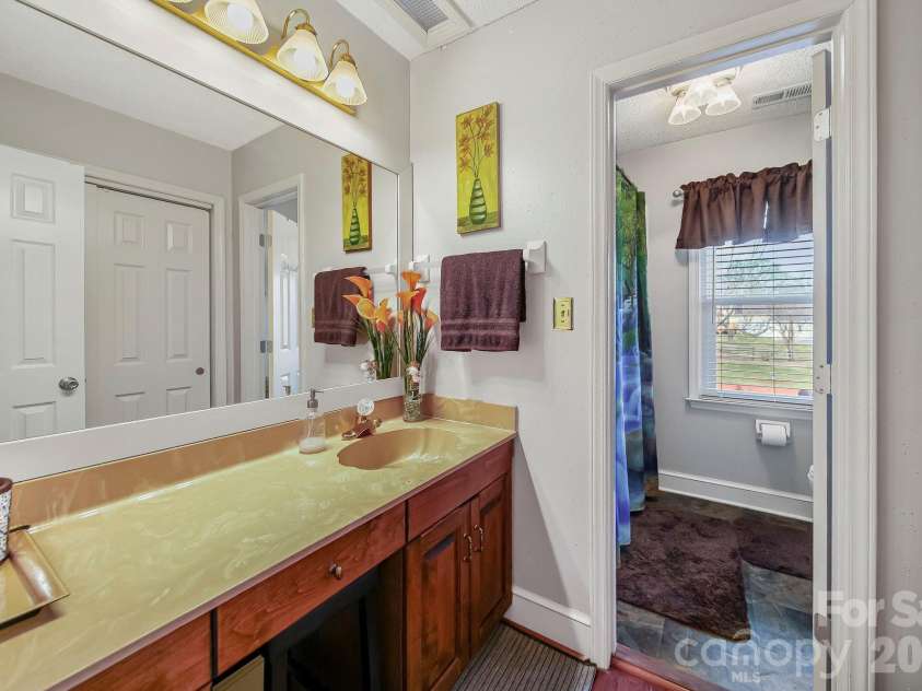 6116 Corkstone Drive, Mint Hill, NC 28227.  MLS# CAR4343873, YatesRealty ID 8334. Second Floor Hallway Bathroom