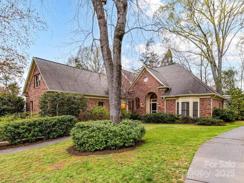 2411 Calais Place, Charlotte, NC 28211.  MLS# CAR4231832, YatesRealty ID 8335. 2411 Calais Place