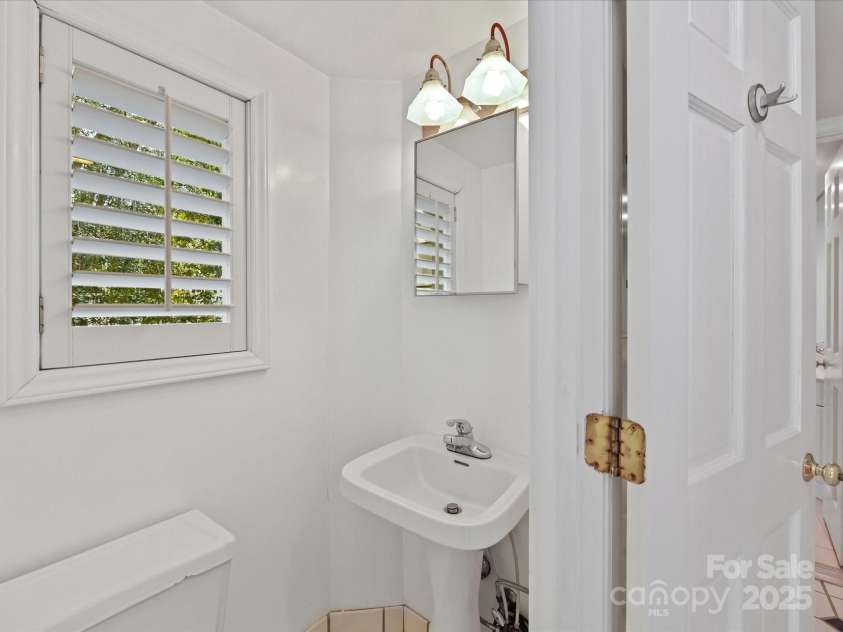 2411 Calais Place, Charlotte, NC 28211.  MLS# CAR4231832, YatesRealty ID 8335. Half Bath right off of the Sunroom