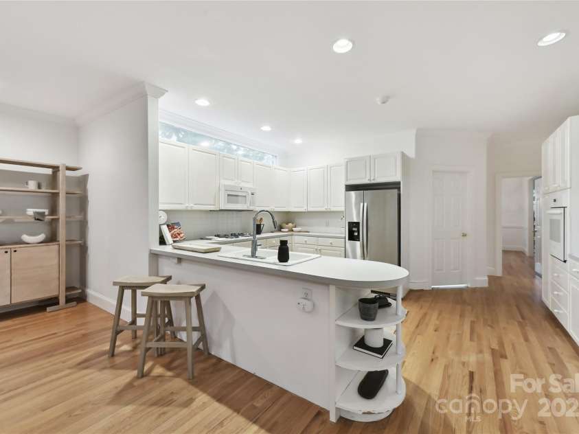 2411 Calais Place, Charlotte, NC 28211.  MLS# CAR4231832, YatesRealty ID 8335. Kitchen