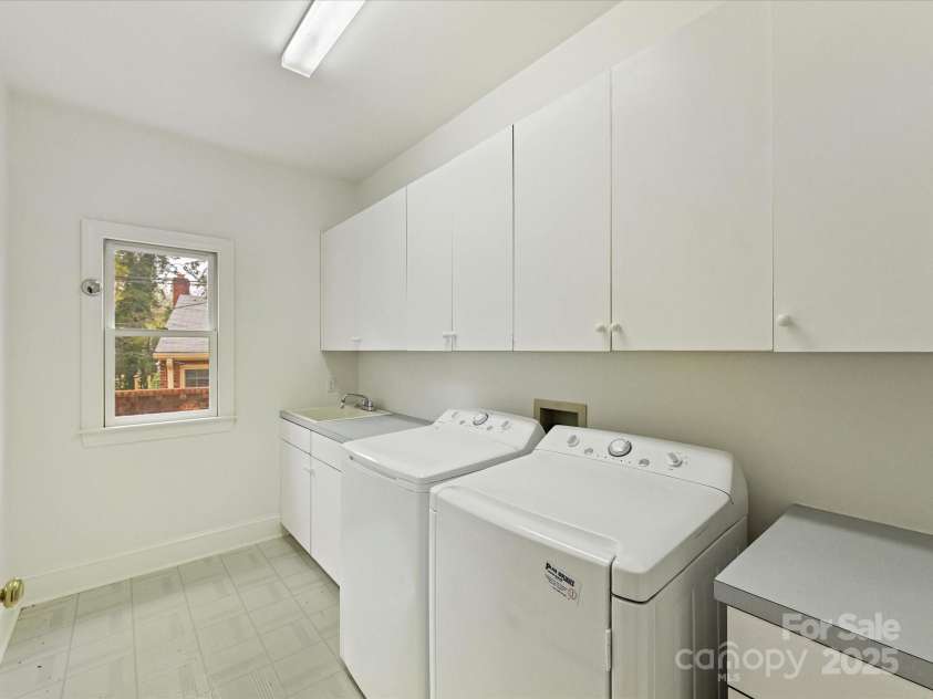 2411 Calais Place, Charlotte, NC 28211.  MLS# CAR4231832, YatesRealty ID 8335. Laundry Room with utility sink