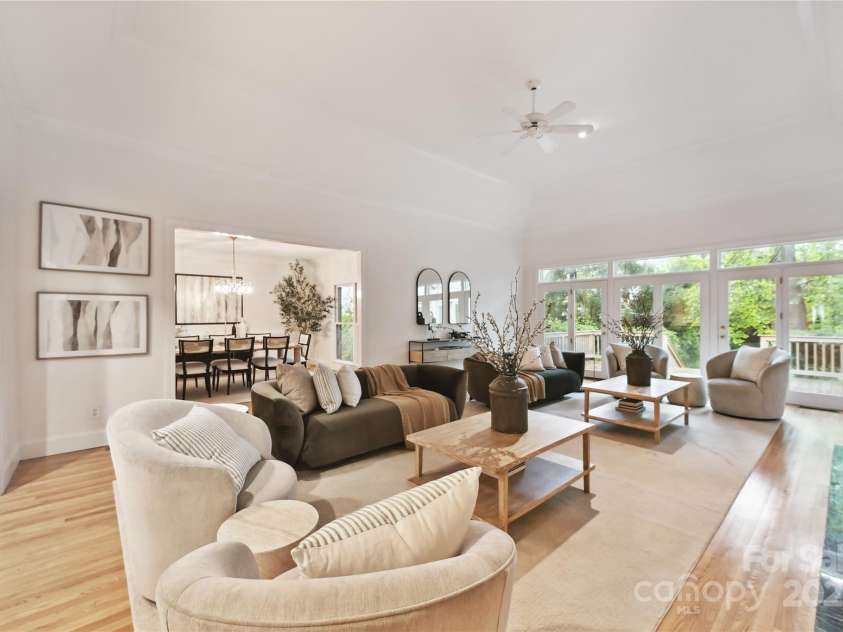 2411 Calais Place, Charlotte, NC 28211.  MLS# CAR4231832, YatesRealty ID 8335. Love all the light