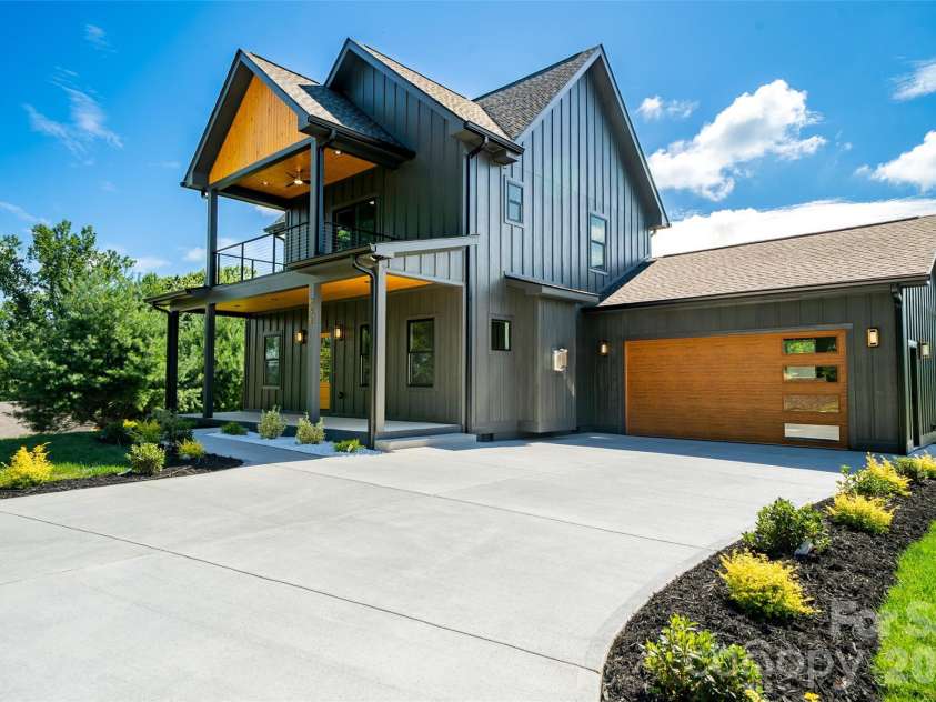 253 Eagles Eye Drive, Hendersonville, NC 28792.  MLS# CAR4359897, YatesRealty ID 8335. 
