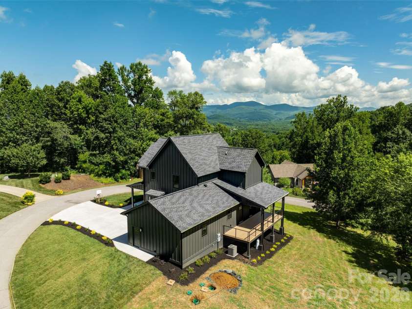 253 Eagles Eye Drive, Hendersonville, NC 28792.  MLS# CAR4359897, YatesRealty ID 8335. 