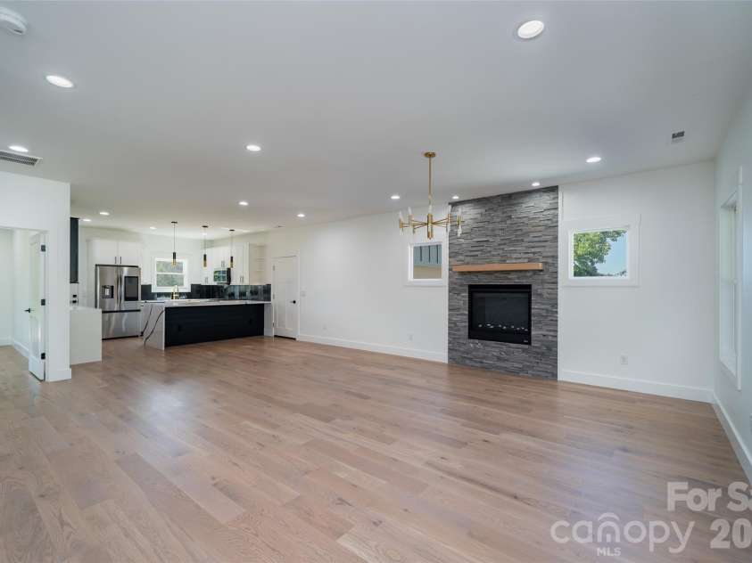 253 Eagles Eye Drive, Hendersonville, NC 28792.  MLS# CAR4359897, YatesRealty ID 8335. 