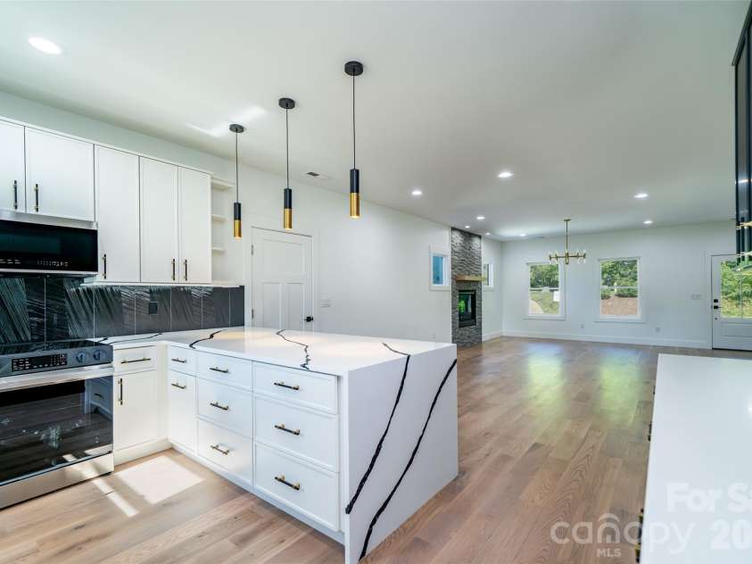 253 Eagles Eye Drive, Hendersonville, NC 28792.  MLS# CAR4359897, YatesRealty ID 8335. 