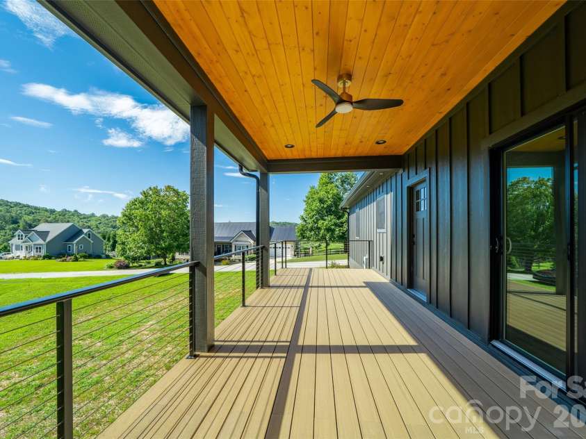 253 Eagles Eye Drive, Hendersonville, NC 28792.  MLS# CAR4359897, YatesRealty ID 8335. 
