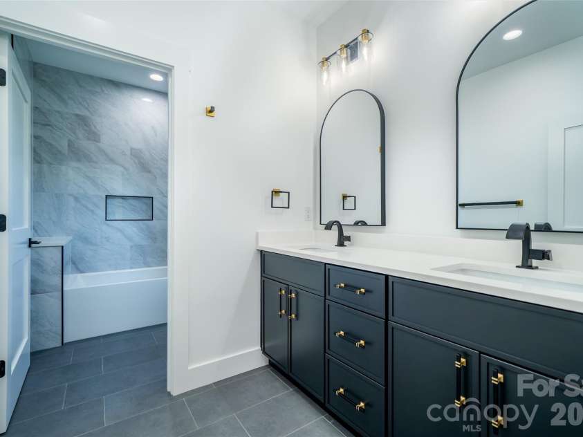 253 Eagles Eye Drive, Hendersonville, NC 28792.  MLS# CAR4359897, YatesRealty ID 8335. 