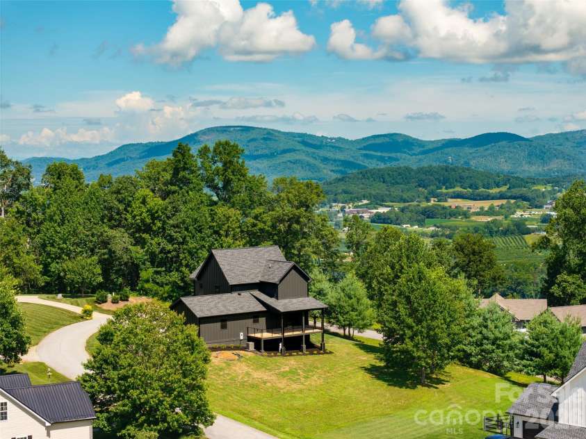 253 Eagles Eye Drive, Hendersonville, NC 28792.  MLS# CAR4359897, YatesRealty ID 8335. 