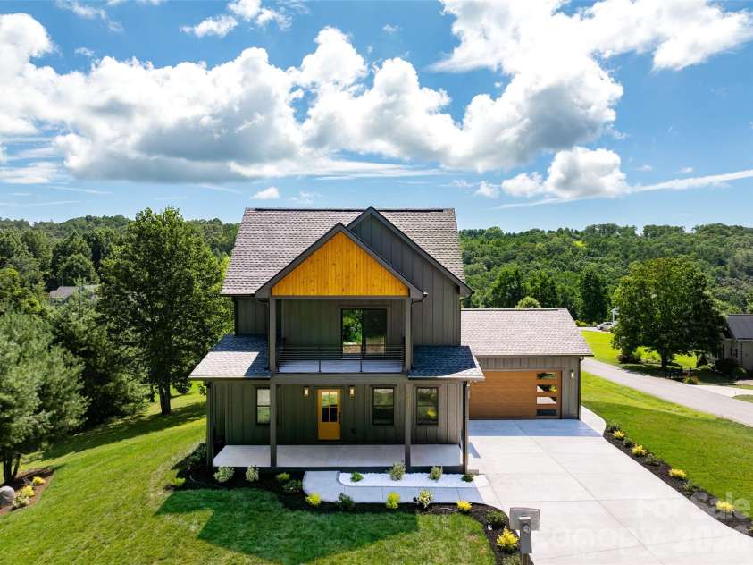 253 Eagles Eye Drive, Hendersonville, NC 28792.  MLS# CAR4359897, YatesRealty ID 8335. 