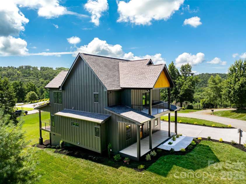 253 Eagles Eye Drive, Hendersonville, NC 28792.  MLS# CAR4359897, YatesRealty ID 8335. 