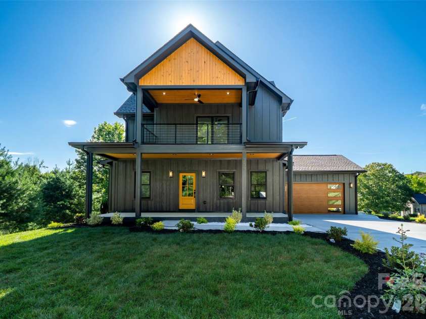 253 Eagles Eye Drive, Hendersonville, NC 28792.  MLS# CAR4359897, YatesRealty ID 8335. 