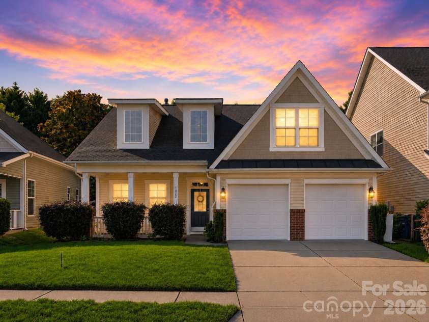 1022 Fleming Lane, Matthews, NC 28104.  MLS# CAR4375800, YatesRealty ID 8336. 