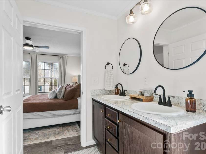 296 Souther Road, Fletcher, NC 28732.  MLS# CAR4357298, YatesRealty ID 8337. En suite