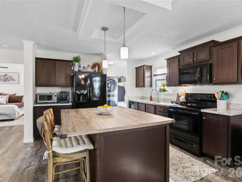 296 Souther Road, Fletcher, NC 28732.  MLS# CAR4357298, YatesRealty ID 8337. Kitchen island