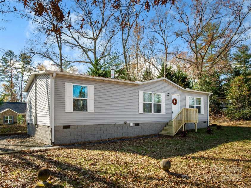 66 Drexel Road, Hendersonville, NC 28739.  MLS# CAR4241409, YatesRealty ID 8338. 