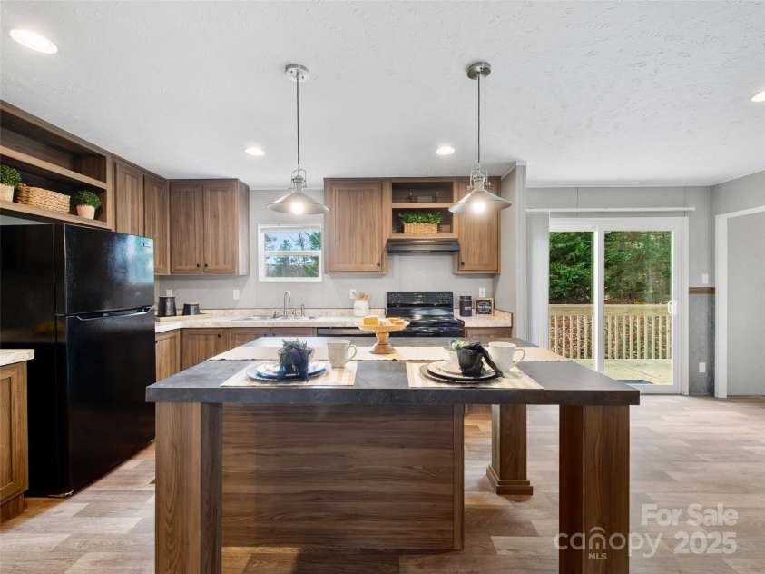 66 Drexel Road, Hendersonville, NC 28739.  MLS# CAR4241409, YatesRealty ID 8338. 