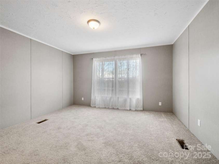 66 Drexel Road, Hendersonville, NC 28739.  MLS# CAR4241409, YatesRealty ID 8338. 