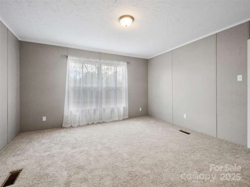 66 Drexel Road, Hendersonville, NC 28739.  MLS# CAR4241409, YatesRealty ID 8338. 