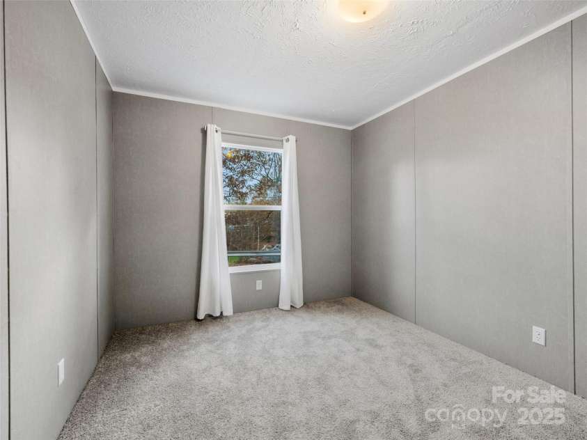 66 Drexel Road, Hendersonville, NC 28739.  MLS# CAR4241409, YatesRealty ID 8338. 