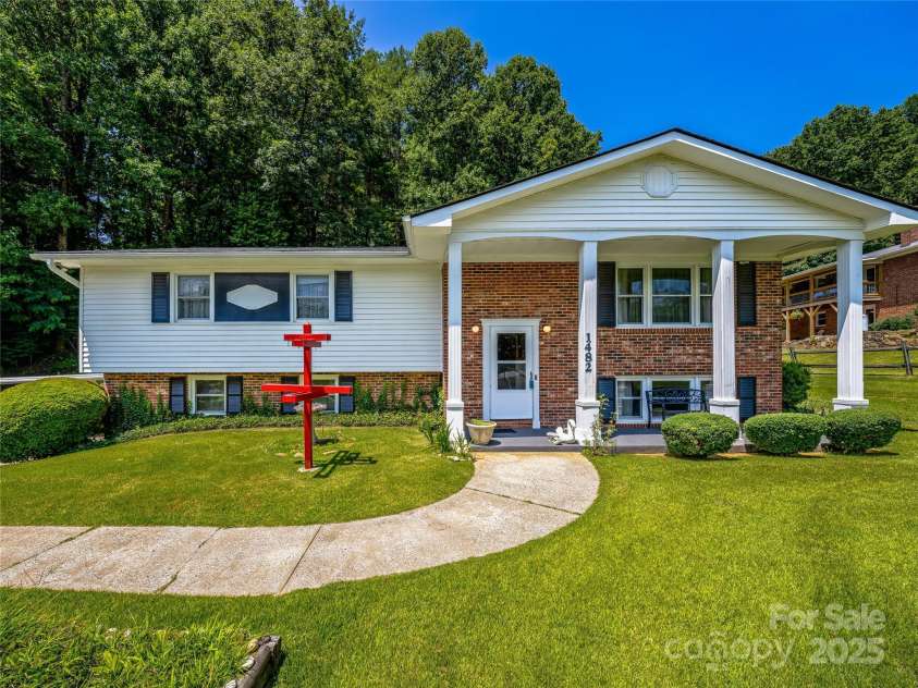 1482 Island Ford Road, Brevard, NC 28712.  MLS# CAR4242652, YatesRealty ID 8339. 