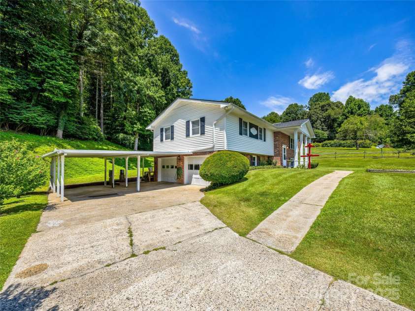 1482 Island Ford Road, Brevard, NC 28712.  MLS# CAR4242652, YatesRealty ID 8339. 