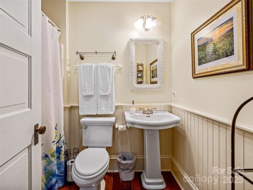 177 Cumberland Avenue, Asheville, NC 28801.  MLS# CAR4179841, YatesRealty ID 834. 