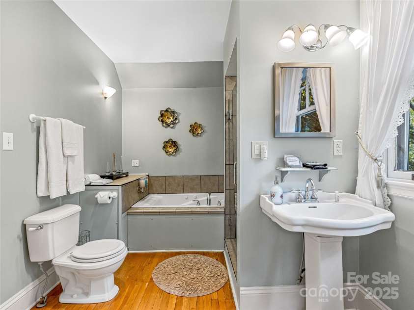177 Cumberland Avenue, Asheville, NC 28801.  MLS# CAR4179841, YatesRealty ID 834. 