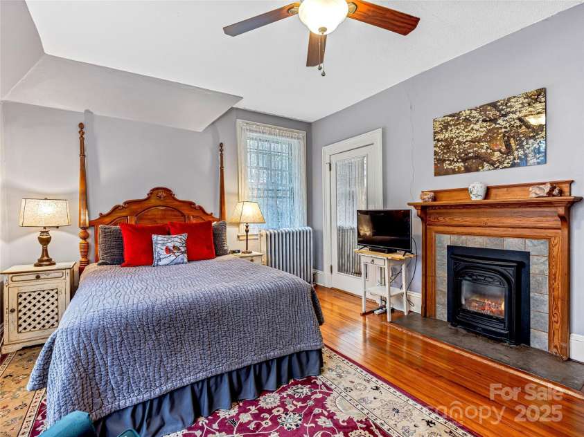 177 Cumberland Avenue, Asheville, NC 28801.  MLS# CAR4179841, YatesRealty ID 834. 