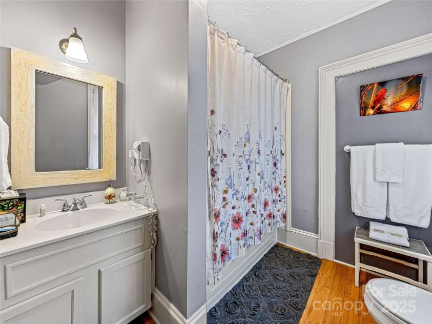 177 Cumberland Avenue, Asheville, NC 28801.  MLS# CAR4179841, YatesRealty ID 834. 