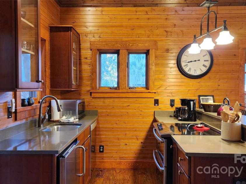 5 Chaucer Road, Black Mountain, NC 28711.  MLS# CAR4182030, YatesRealty ID 834. 