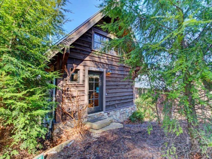 5 Chaucer Road, Black Mountain, NC 28711.  MLS# CAR4182030, YatesRealty ID 834. 