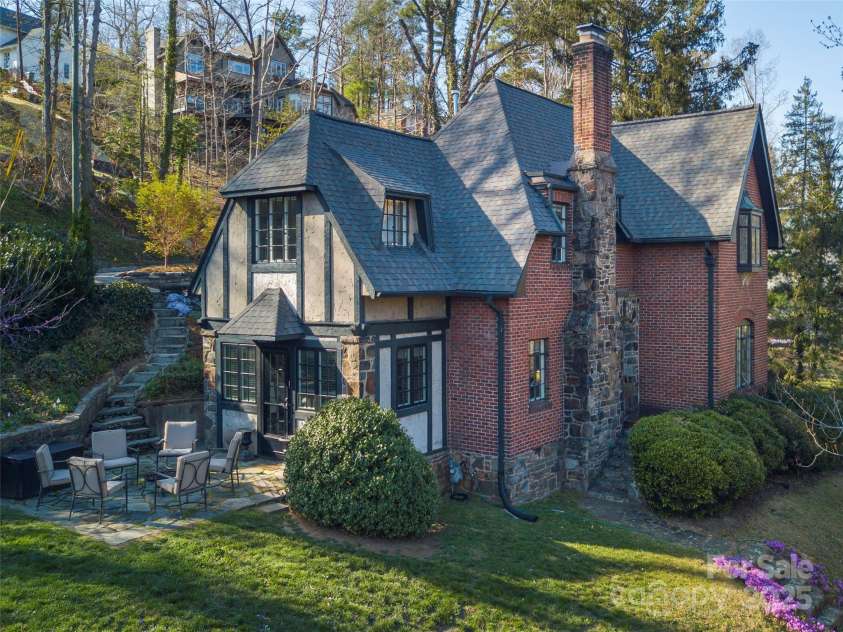250 Kimberly Avenue, Asheville, NC 28804.  MLS# CAR4243224, YatesRealty ID 8340. 