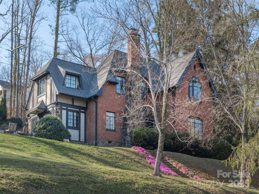 250 Kimberly Avenue, Asheville, NC 28804.  MLS# CAR4243224, YatesRealty ID 8340. 