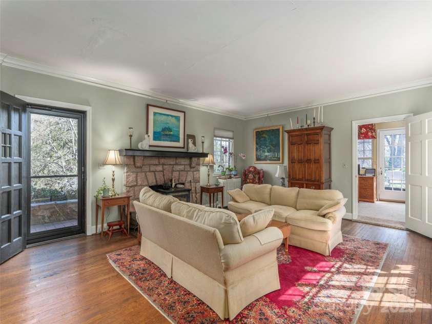 250 Kimberly Avenue, Asheville, NC 28804.  MLS# CAR4243224, YatesRealty ID 8340. 