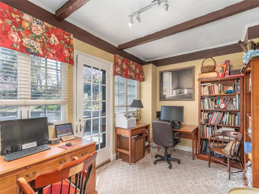 250 Kimberly Avenue, Asheville, NC 28804.  MLS# CAR4243224, YatesRealty ID 8340. 