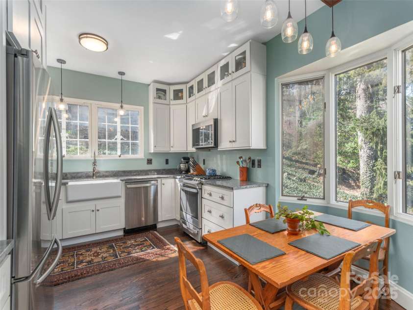 250 Kimberly Avenue, Asheville, NC 28804.  MLS# CAR4243224, YatesRealty ID 8340. 