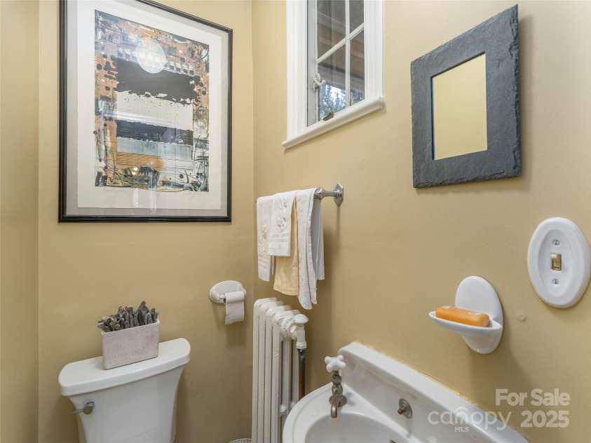 250 Kimberly Avenue, Asheville, NC 28804.  MLS# CAR4243224, YatesRealty ID 8340. 