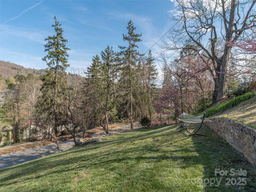 250 Kimberly Avenue, Asheville, NC 28804.  MLS# CAR4243224, YatesRealty ID 8340. 