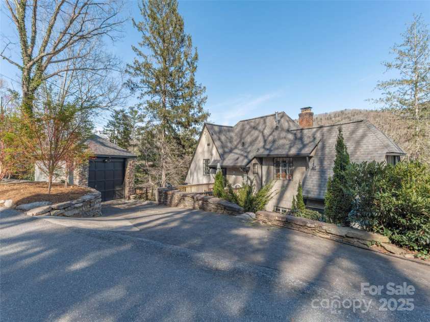 250 Kimberly Avenue, Asheville, NC 28804.  MLS# CAR4243224, YatesRealty ID 8340. 