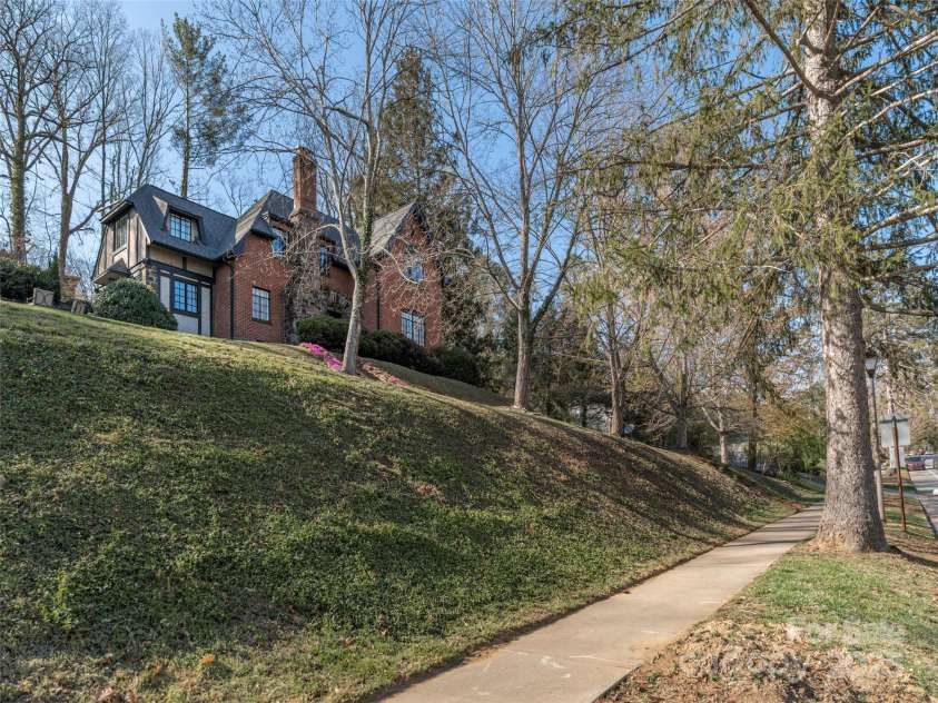 250 Kimberly Avenue, Asheville, NC 28804.  MLS# CAR4243224, YatesRealty ID 8340. 
