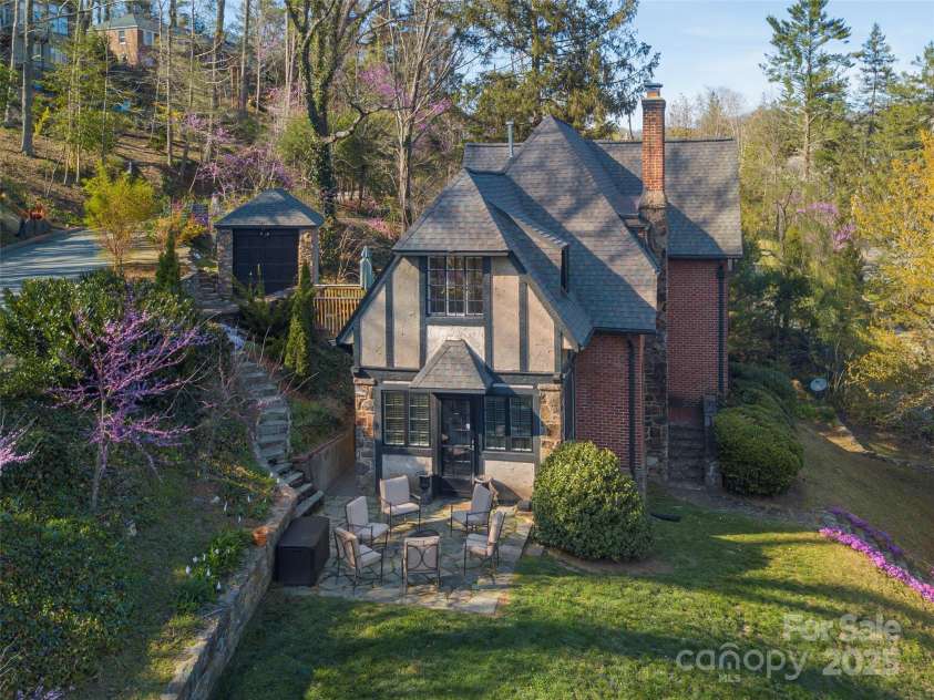 250 Kimberly Avenue, Asheville, NC 28804.  MLS# CAR4243224, YatesRealty ID 8340. 