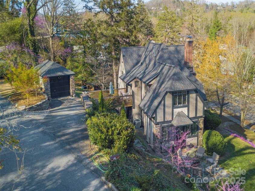 250 Kimberly Avenue, Asheville, NC 28804.  MLS# CAR4243224, YatesRealty ID 8340. 