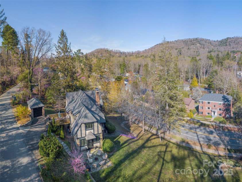 250 Kimberly Avenue, Asheville, NC 28804.  MLS# CAR4243224, YatesRealty ID 8340. 