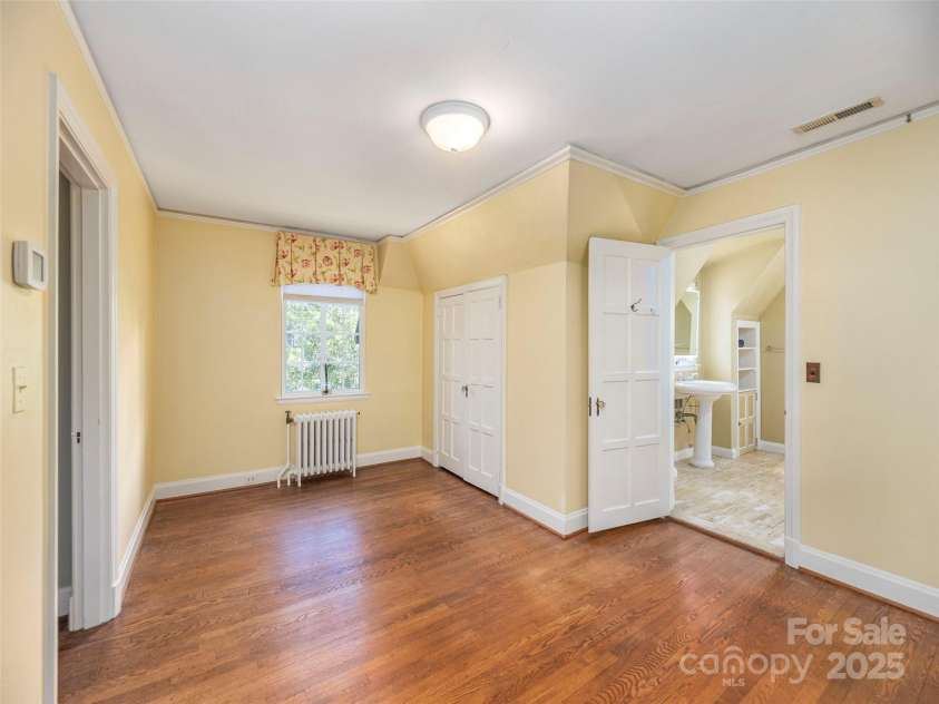 250 Kimberly Avenue, Asheville, NC 28804.  MLS# CAR4243224, YatesRealty ID 8340. 